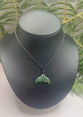 New Zealand Greenstone Pounamu Whale Tail 001