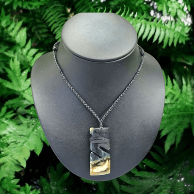 New Zealand Greenstone Pounamu Hei Toki with a Twist 002