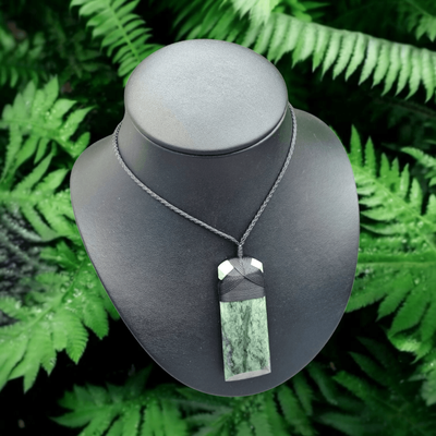 New Zealand Greenstone Pounamu Hei Toki R 002