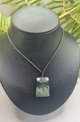 New Zealand Greenstone Pounamu Hei Toki Pendant  RY83