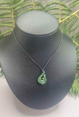 New Zealand Greenstone Pounamu Hei Matau Fish Hook 0200