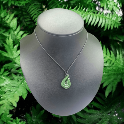 New Zealand Greenstone Pounamu Hei Matau Fish Hook 0200