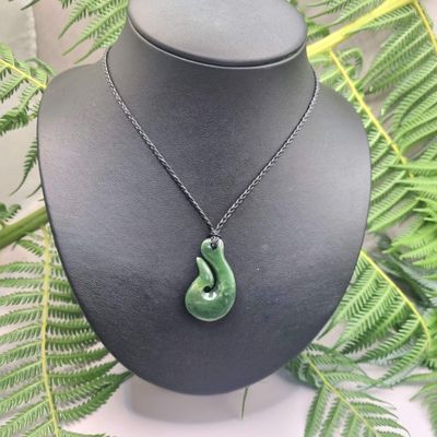 New Zealand Greenstone Pounamu Hei Matau Fish Hook MAT02