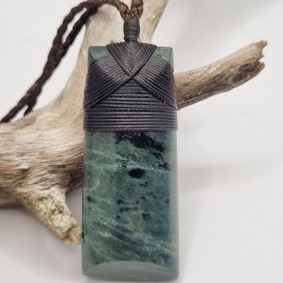 New Zealand Kawakawa Mix Pounamu Toki Necklace KGR 306