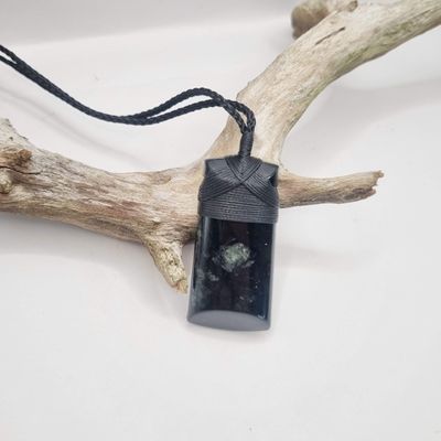 New Zealand Greenstone Pounamu Toki Necklace  RTW001
