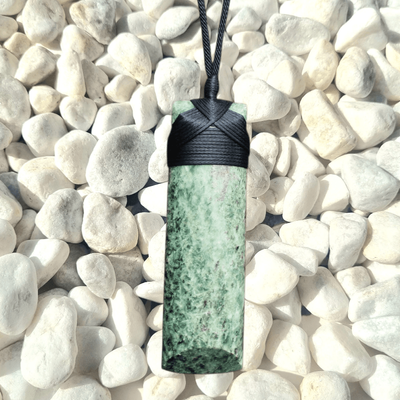 New Zealand Greenstone Inanga Pounamu Toki Necklace IN 502