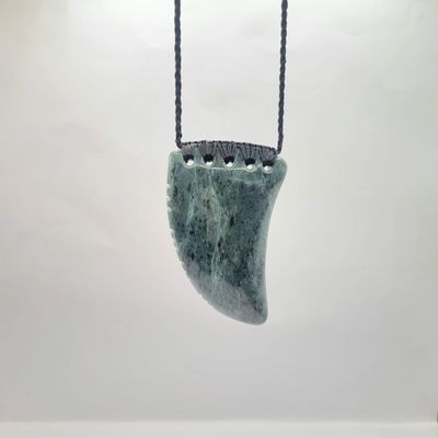 New Zealand Greenstone Kawakawa Mix Pounamu Rei Niho Tooth Necklace KM700