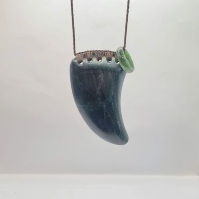 New Zealand Greenstone Pounamu Rei Niho Tooth Necklace  100