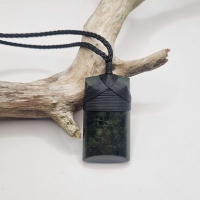 NZ Pounamu Hei Toki Necklace RT501