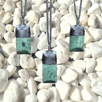 New Zealand Greenstone Kawakawa Mix Pounamu Toki Necklace  KM 004