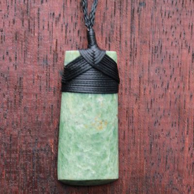 NZ Kokopu Pounamu Hei Toki Necklace   KP 708