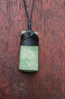 NZ Kokopu Pounamu Toki Necklace   KP 0800