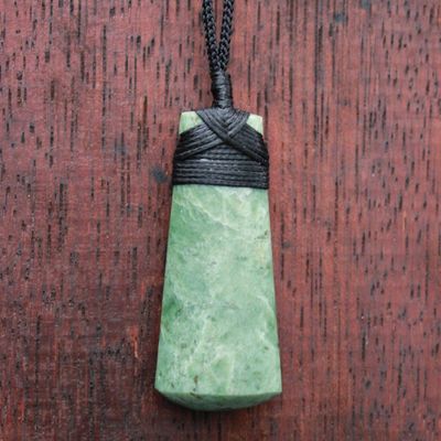 New Zealand Greenstone Pounamu Toki Necklace KR 0017