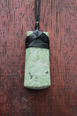 New Zealand Greenstone Pounamu Toki Pendant KR 0016