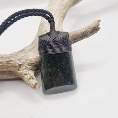 New Zealand Greenstone Pounamu Toki Pendant  RT 450
