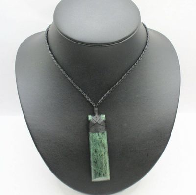 New Zealand Greenstone Kawakawa Mix Pounamu Toki Necklace   KKM 72