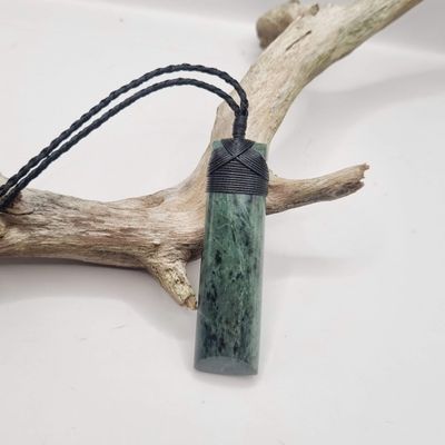 New Zealand Greenstone Kawakawa Mix Pounamu Toki Necklace   KKM 72