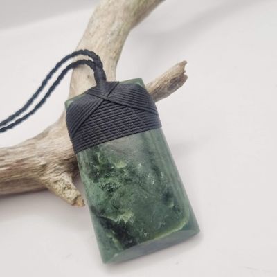 NZ Greenstone Kawakawa Pounamu Toki Necklace  TSR 902