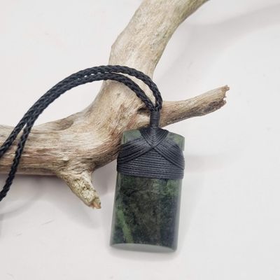 NZ Greenstone Kawakawa Pounamu Toki Necklace  RT500