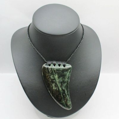 New Zealand Greenstone  Pounamu Rei Niho Tooth Necklace  KRN51