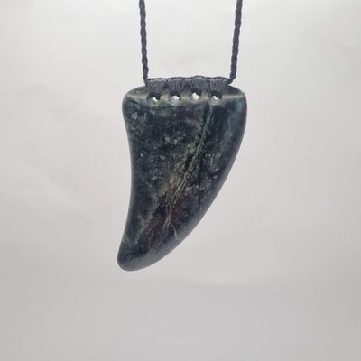 New Zealand Greenstone  Pounamu Rei Niho Tooth Necklace  KRN51