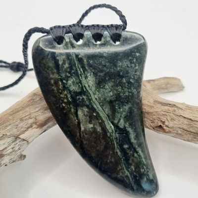 New Zealand Greenstone Large Pounamu Rei Niho Tooth Necklace  KRN51