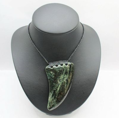 New Zealand Greenstone Pounamu Rei Niho Tooth Necklace  KRN50