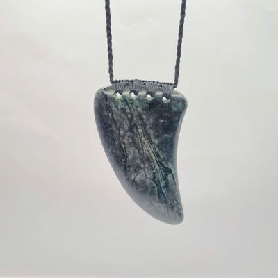 New Zealand Greenstone Pounamu Rei Niho Tooth Necklace  KRN50