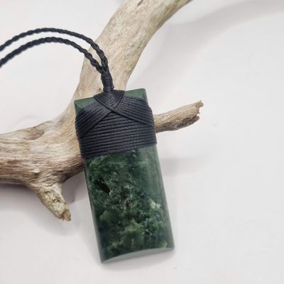 NZ Greenstone Kawakawa Pounamu Toki Necklace  TSR 908