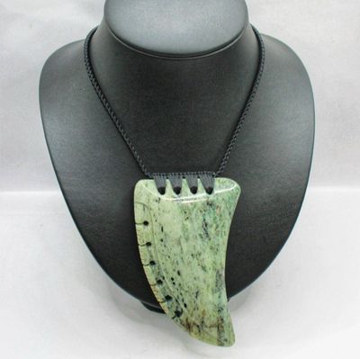 New Zealand Greenstone  Pounamu Rei Niho Tooth Necklace  KI20   RY
