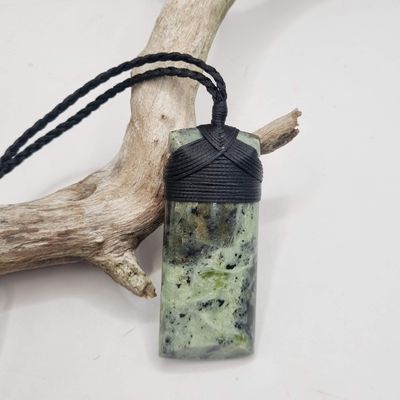 NZ Greenstone Bowenite Pounamu Toki Necklace TKB00