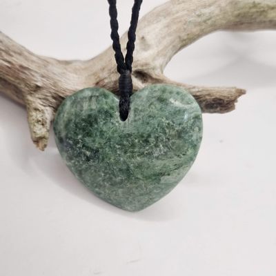 New Zealand Greenstone Kawakawa Pounamu Heart Necklace   KAWR090