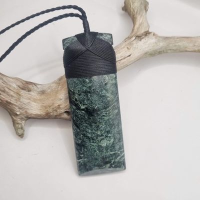 New Zealand Greenstone Pounamu Toki Necklace RY99