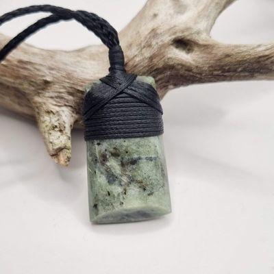 New Zealand Greenstone Pounamu Toki Necklace  MT14