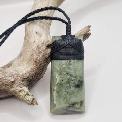 New Zealand Greenstone Inanga Pounamu Toki Necklace IN 004