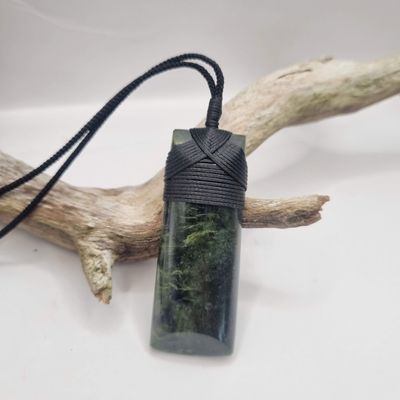New Zealand Greenstone Pounamu Toki Necklace  TR9