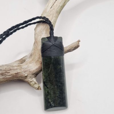 New Zealand Pounamu Toki Necklace BT02