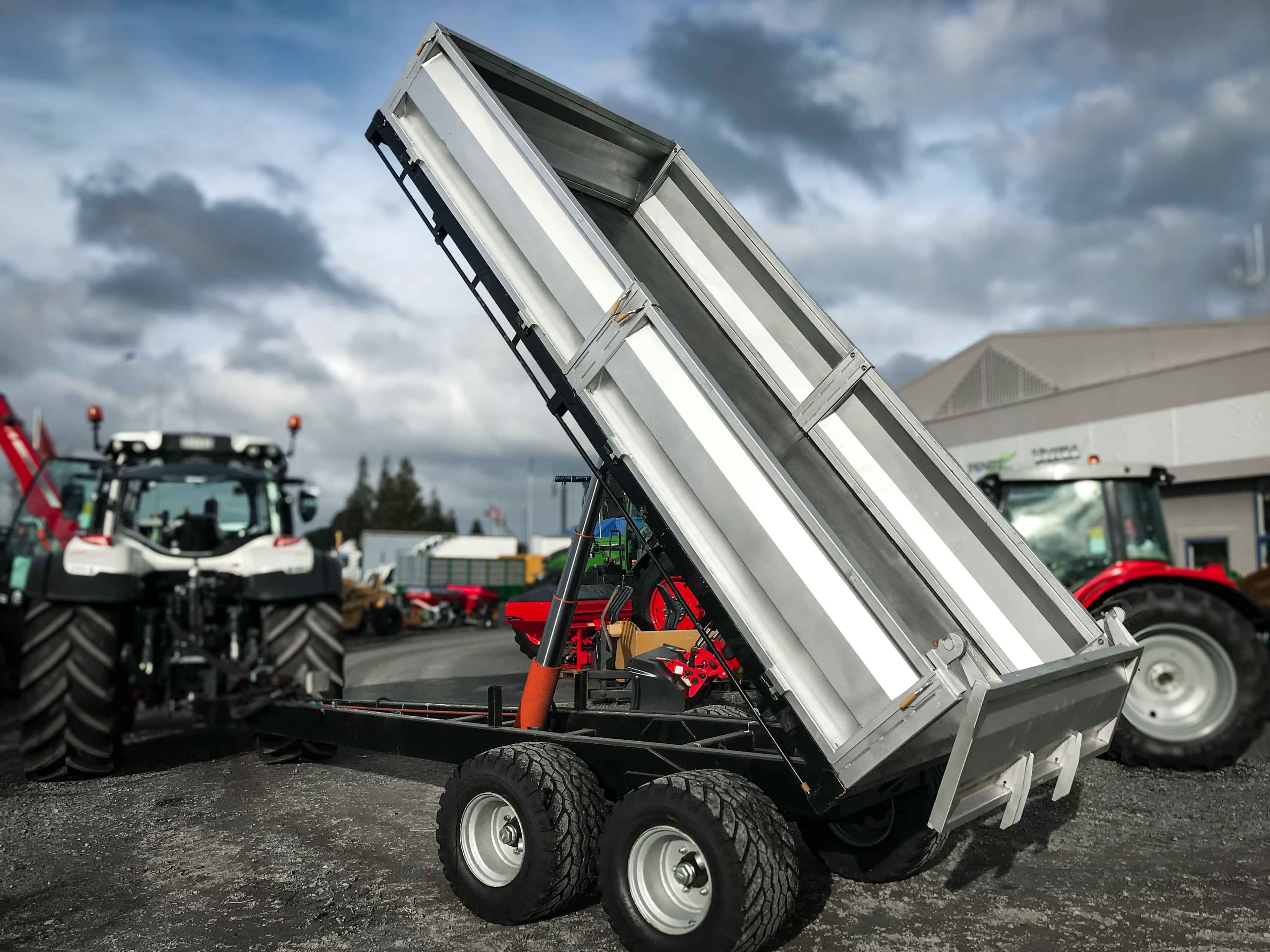 Global Tip Trailer. Ideal general purpose 12 tonne hydraulic tip trailer.