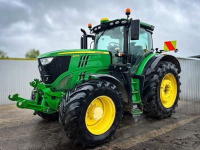 John Deere 6215R