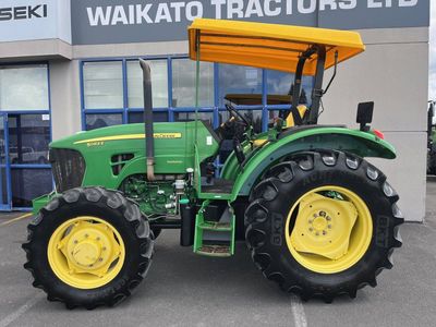 John Deere 5083E