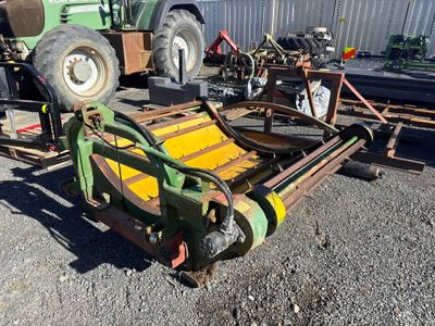 Hustler SL350 Bale Feeder
