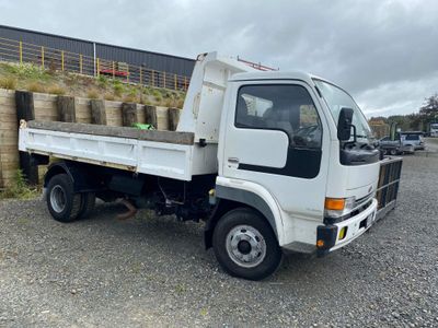 Nissan Mk211 Tip Truck