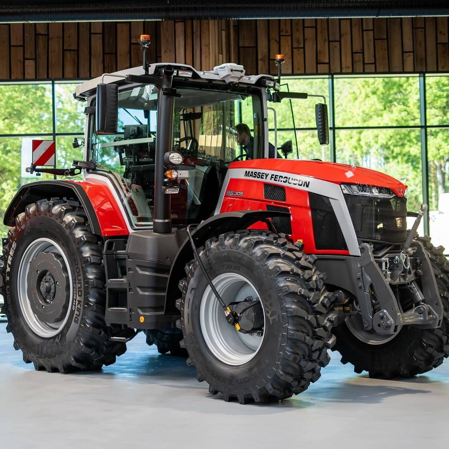 Dual-line tyre inflation systems for tractors