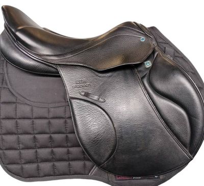 **PRICE REDUCED** Stubben Genesis Delux Jump with Biomex Seat 17.5, 31