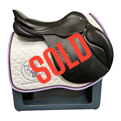 Stubben Genesis Delux Jump with Biomex Seat 17.5, 31
