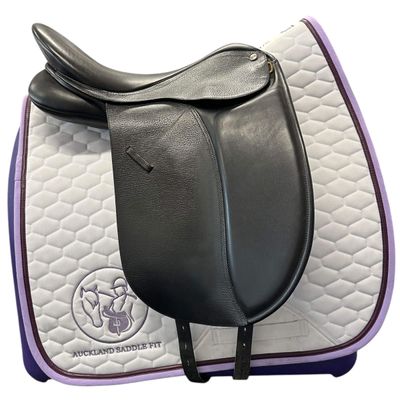 Collegiate Dressage 17&quot; W