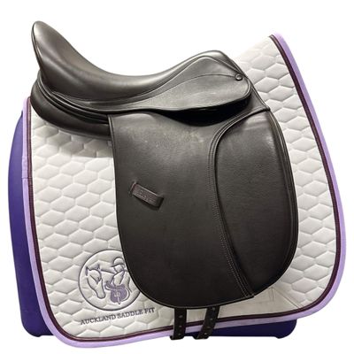 Harry Dabbs Elegant Dressage 17.5&rdquo; MW