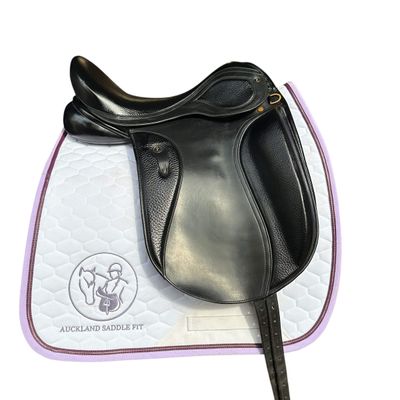 Fenmore Bella Dressage 17.5&quot; M