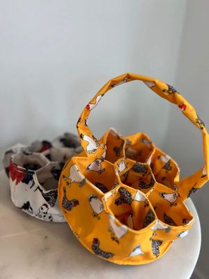 Egg collecting basket