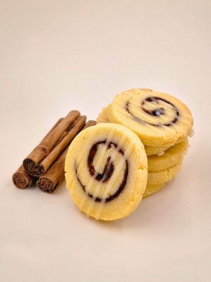 Pack of 10x cinnamon roll biscuits